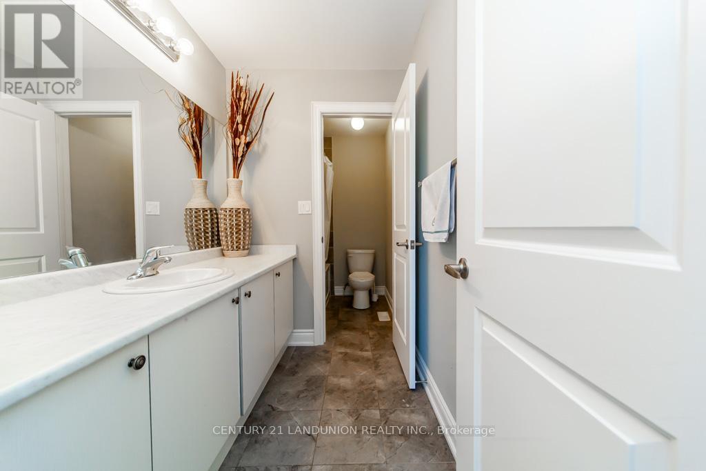 70 Prairie Creek Crescent, Brampton (Bram West), Ontario  L6Y 6C9 - Photo 40 - W12361543