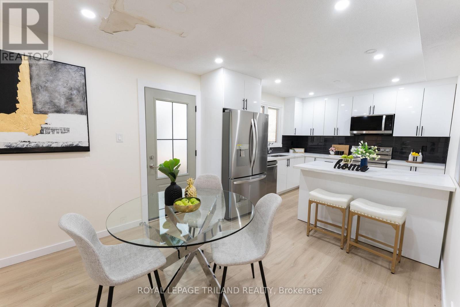 11 Crabtree Avenue, London North, Ontario  N6G 2H6 - Photo 10 - X12334011