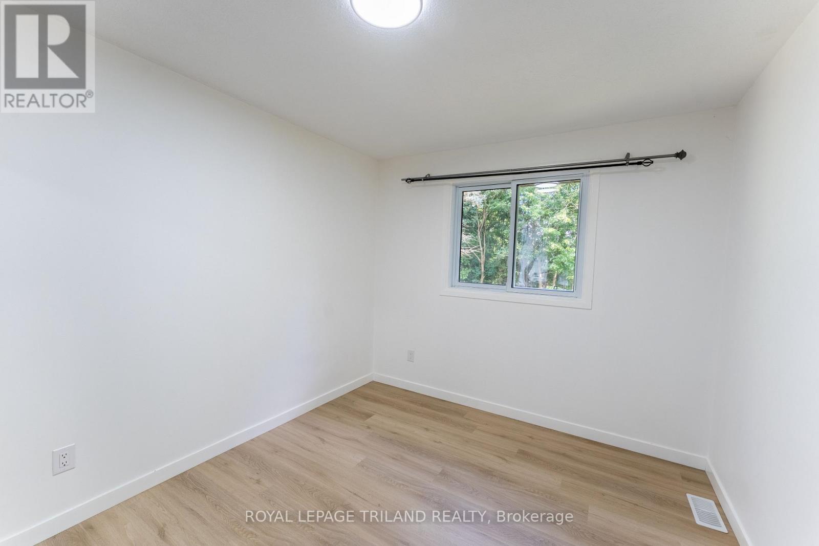 11 Crabtree Avenue, London North, Ontario  N6G 2H6 - Photo 22 - X12334011