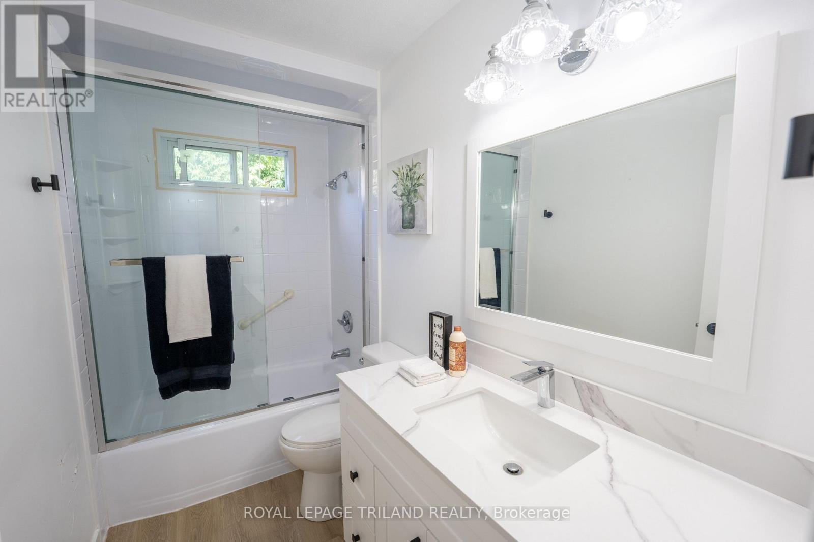 11 Crabtree Avenue, London North, Ontario  N6G 2H6 - Photo 24 - X12334011
