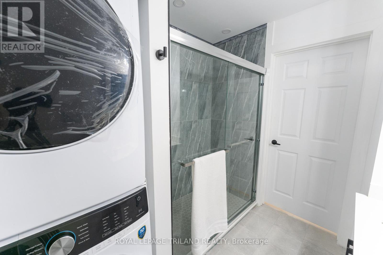 11 Crabtree Avenue, London North, Ontario  N6G 2H6 - Photo 17 - X12334011