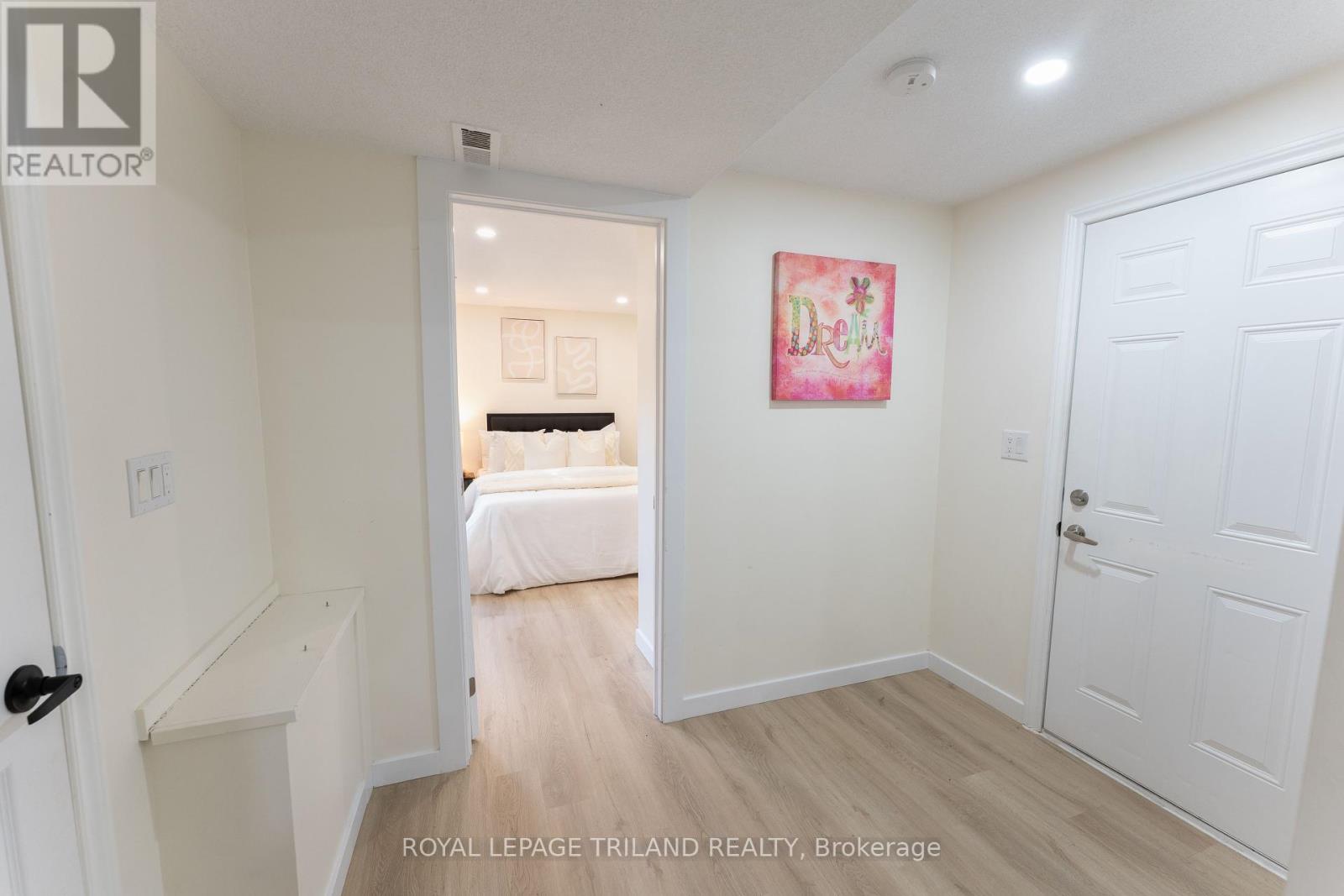 11 Crabtree Avenue, London North, Ontario  N6G 2H6 - Photo 13 - X12334011