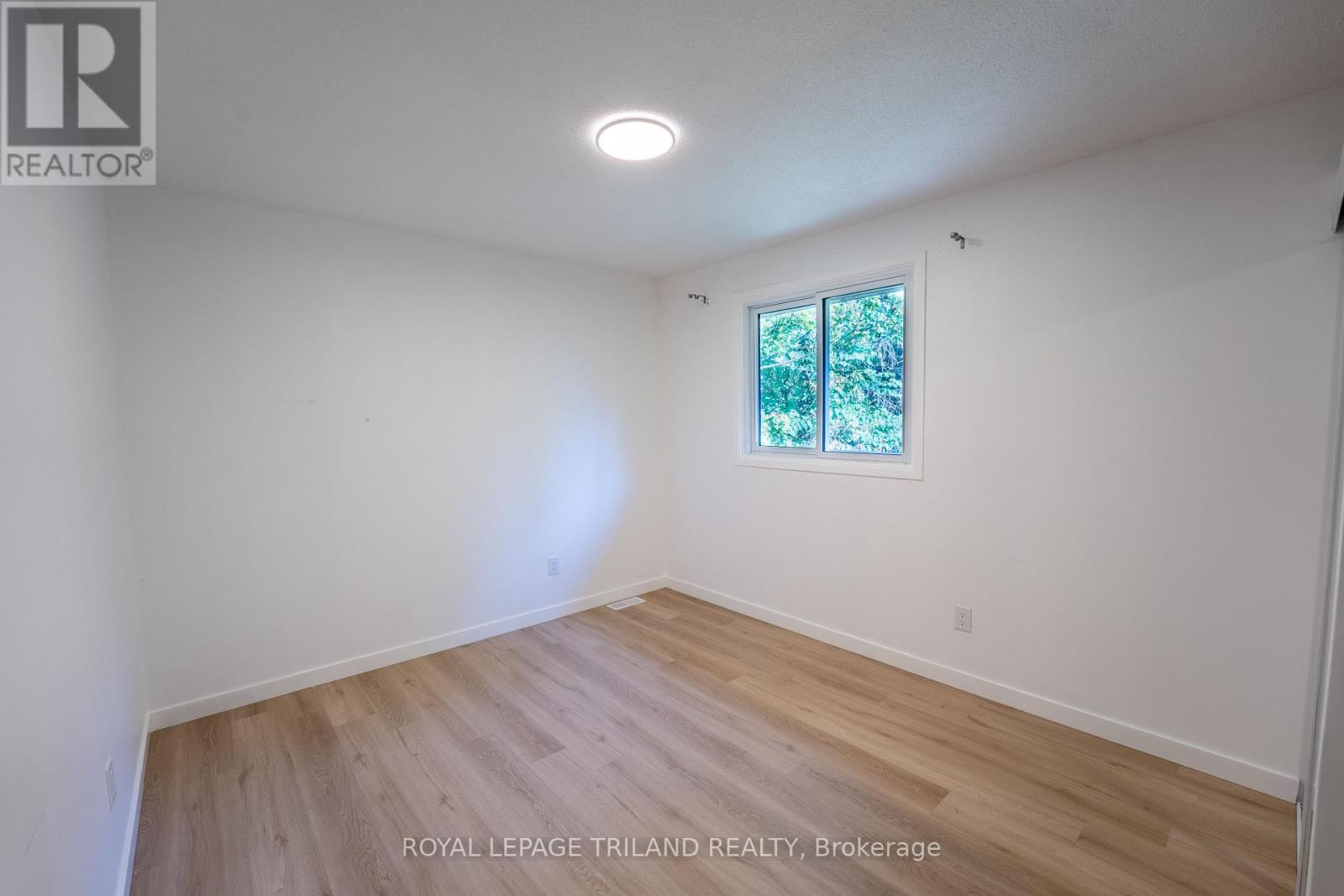 11 Crabtree Avenue, London North, Ontario  N6G 2H6 - Photo 25 - X12334011