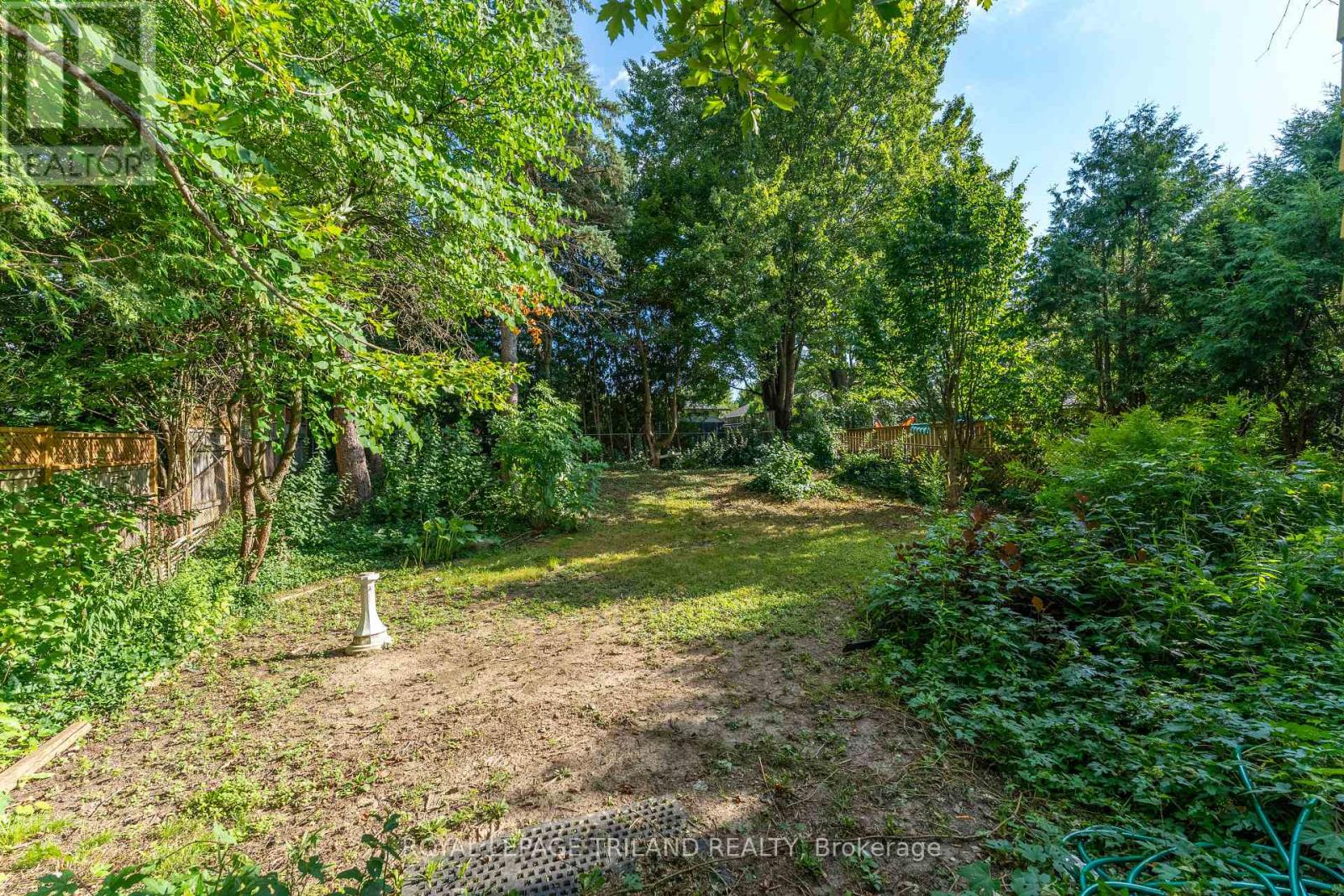 11 Crabtree Avenue, London North, Ontario  N6G 2H6 - Photo 29 - X12334011