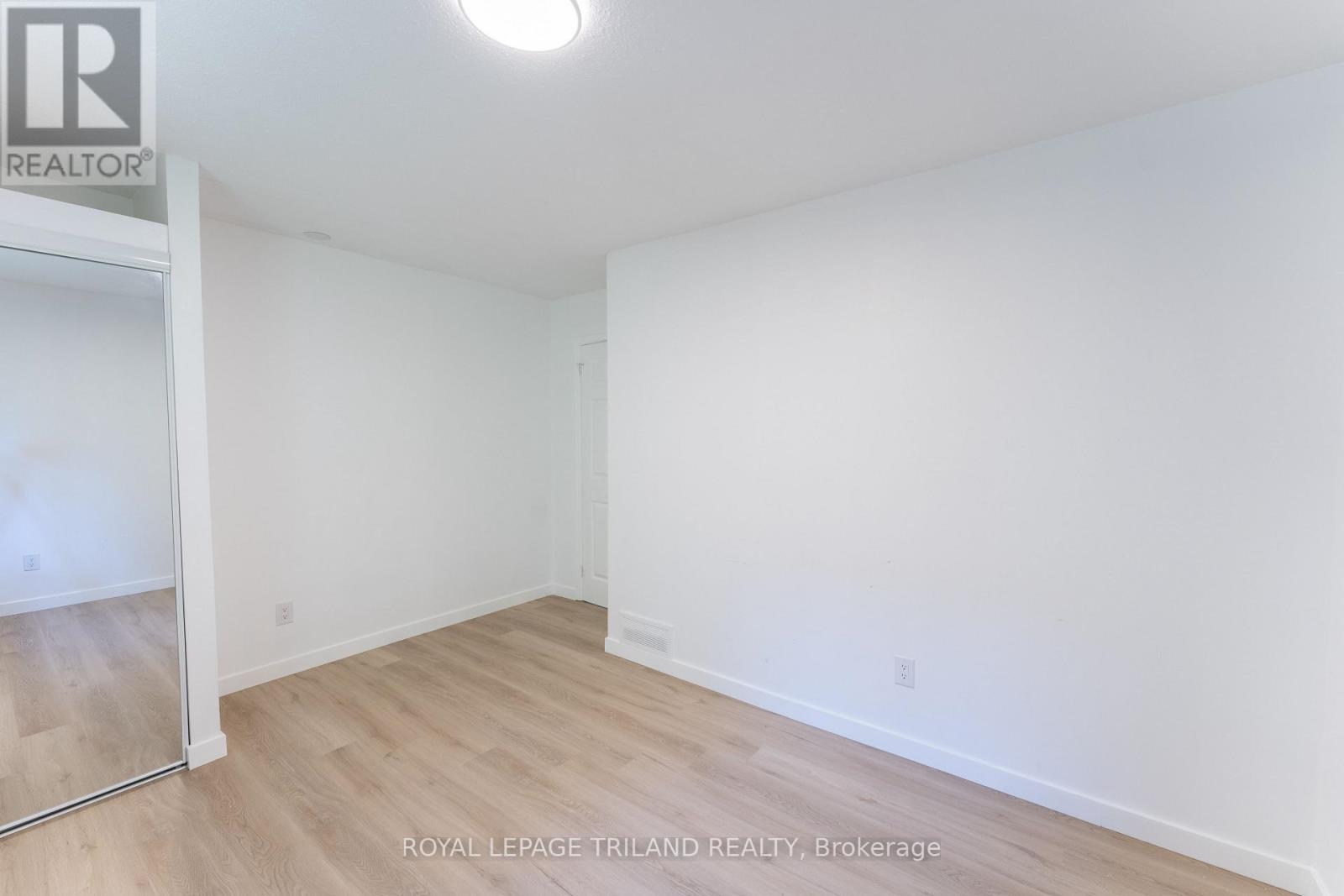 11 Crabtree Avenue, London North, Ontario  N6G 2H6 - Photo 26 - X12334011