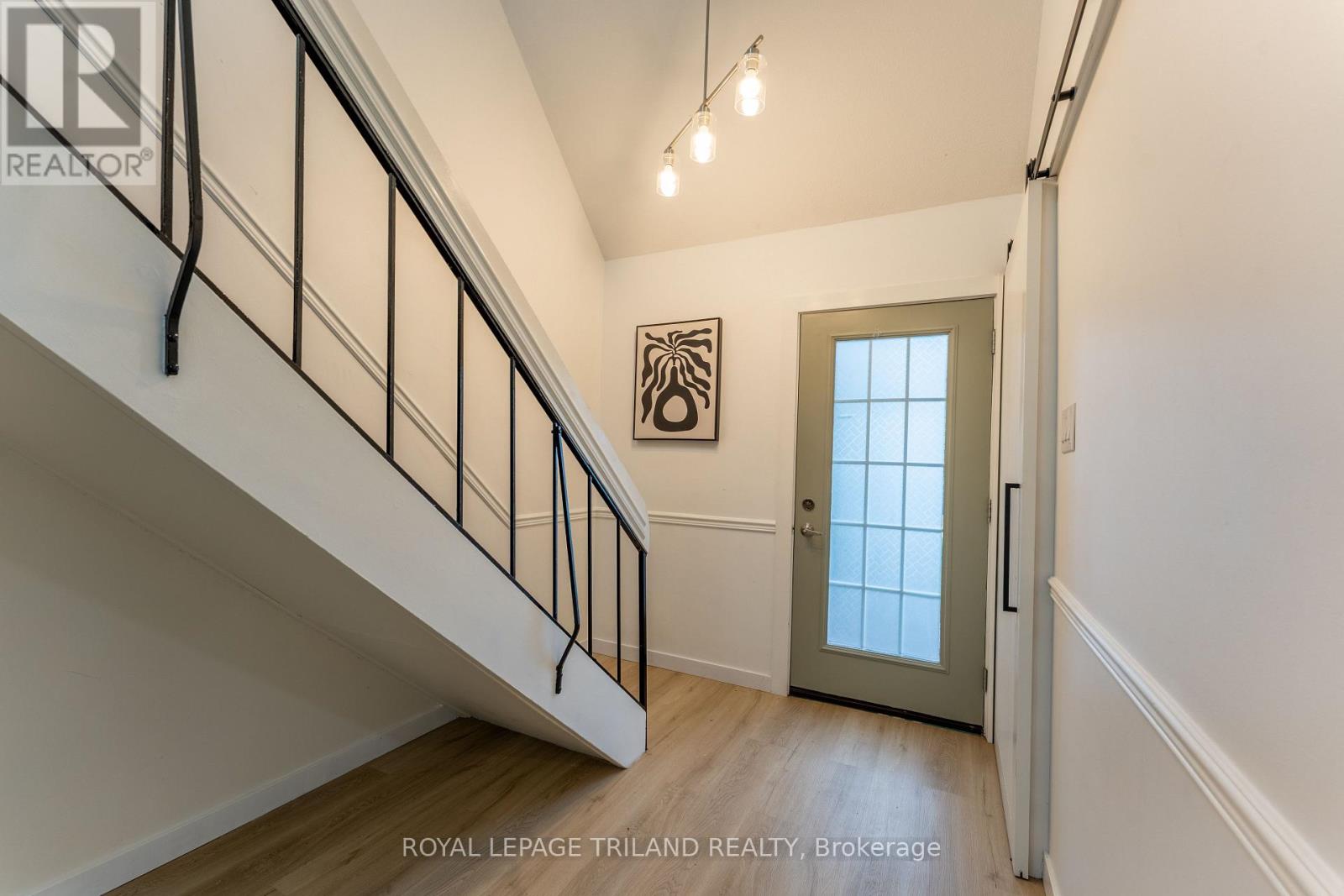 11 Crabtree Avenue, London North, Ontario  N6G 2H6 - Photo 4 - X12334011