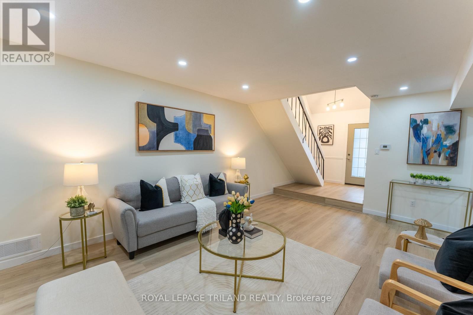 11 Crabtree Avenue, London North, Ontario  N6G 2H6 - Photo 7 - X12334011