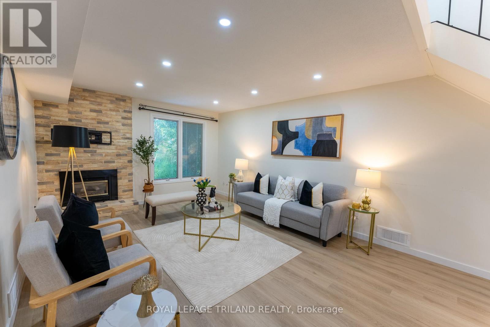 11 Crabtree Avenue, London North, Ontario  N6G 2H6 - Photo 8 - X12334011