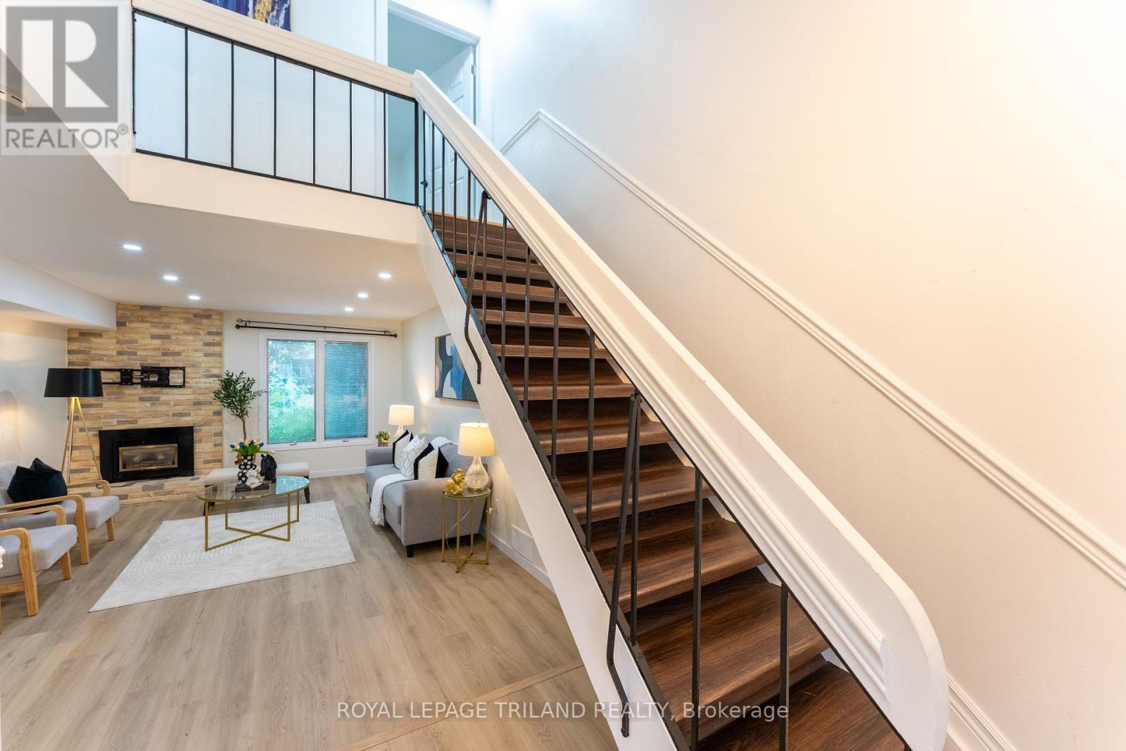 11 Crabtree Avenue, London North, Ontario  N6G 2H6 - Photo 5 - X12334011