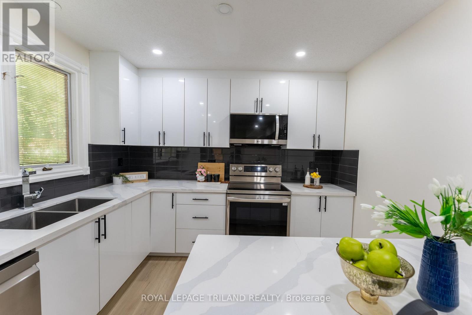11 Crabtree Avenue, London North, Ontario  N6G 2H6 - Photo 9 - X12334011