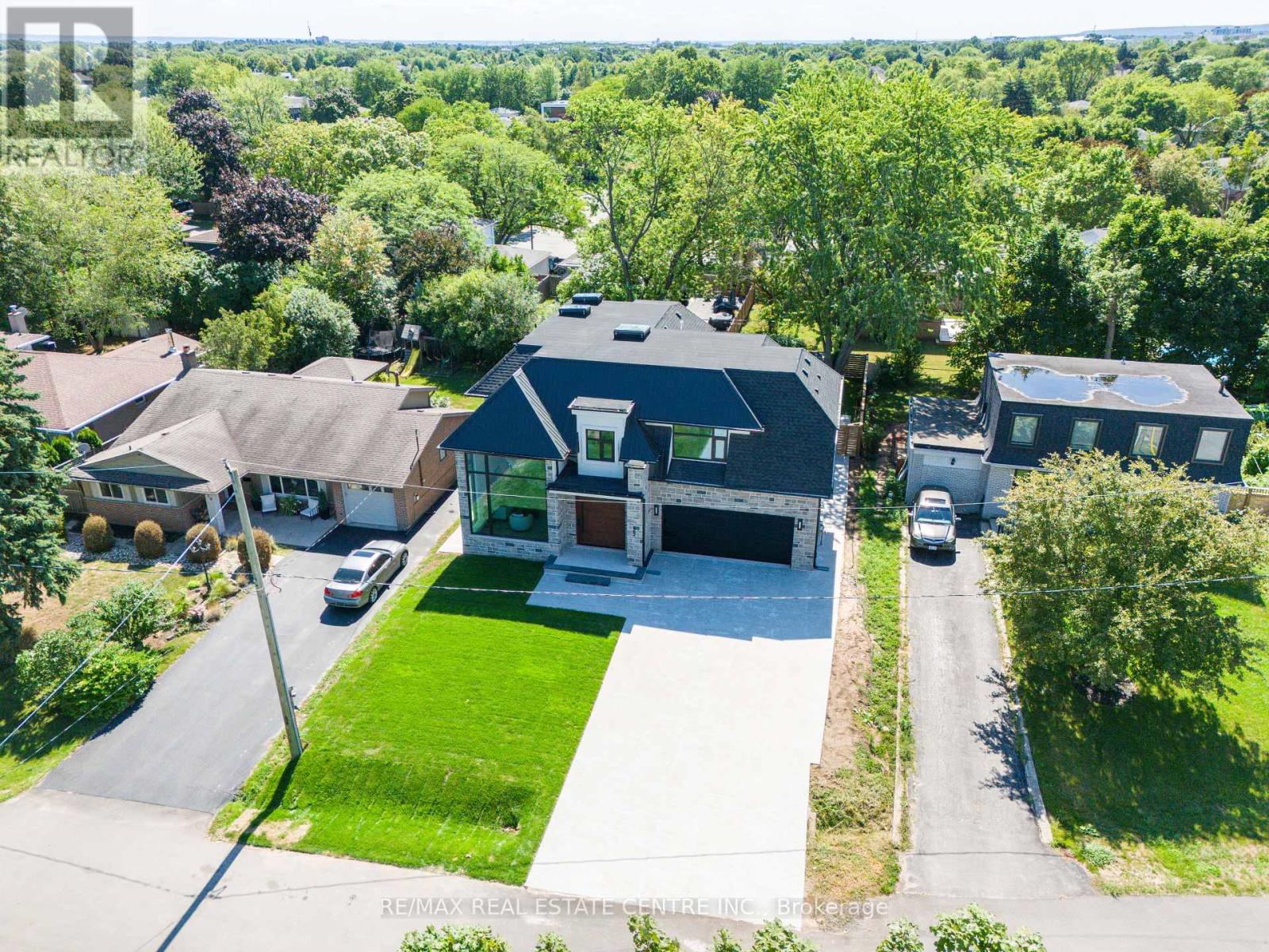 462 Southland Crescent, Oakville, Ontario  L6L 3N8 - Photo 2 - W12361553