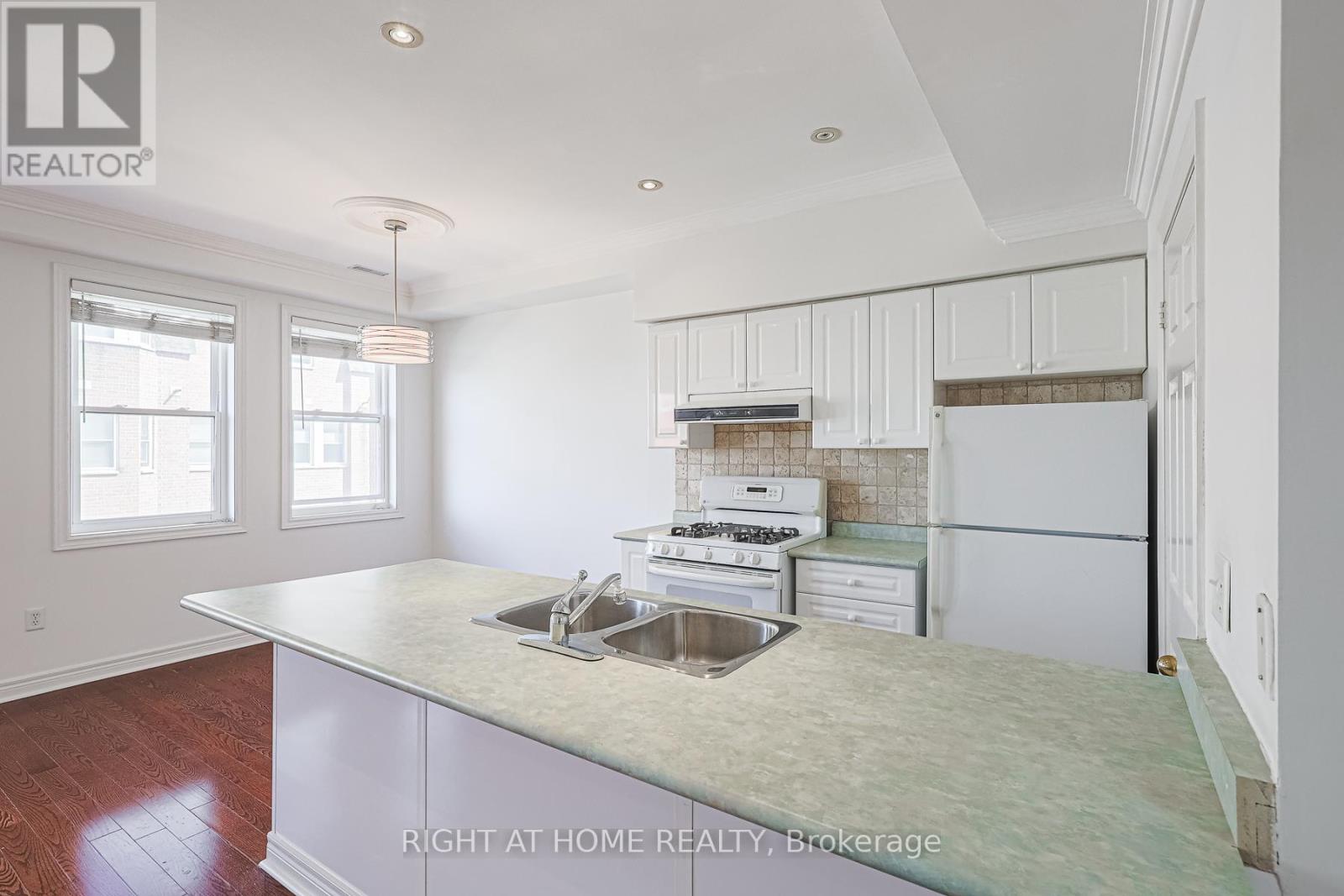 78 - 760 Lawrence Avenue W, Toronto (Yorkdale-Glen Park), Ontario  M6A 3E7 - Photo 6 - W12361571