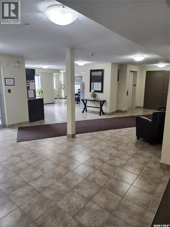 405 304 Petterson Drive, Estevan, Saskatchewan  S4A 2B8 - Photo 2 - SK016433