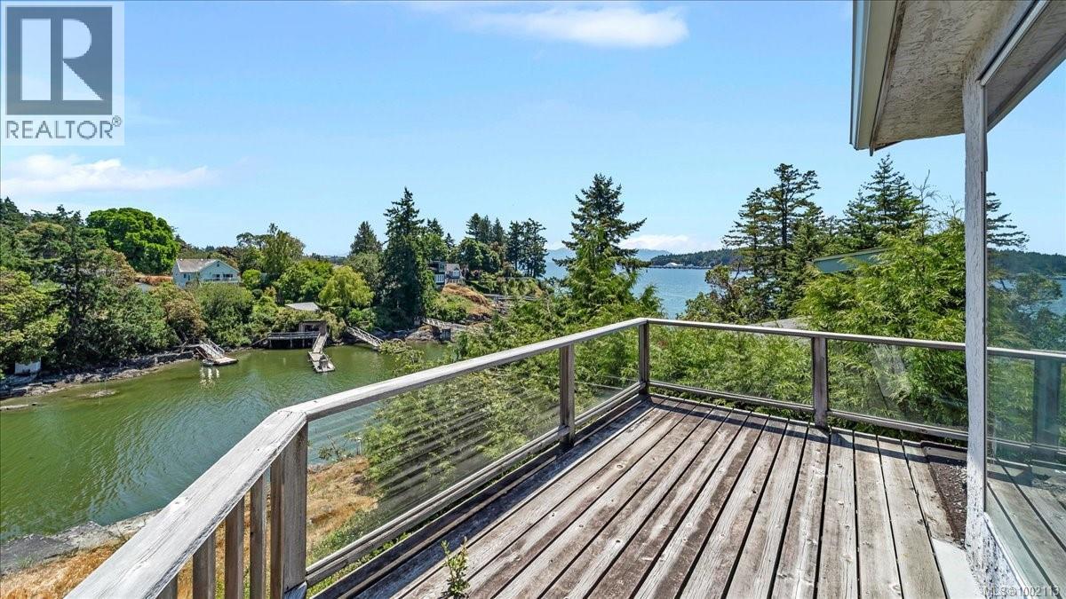 Property at 304 Bessborough Ave image 4