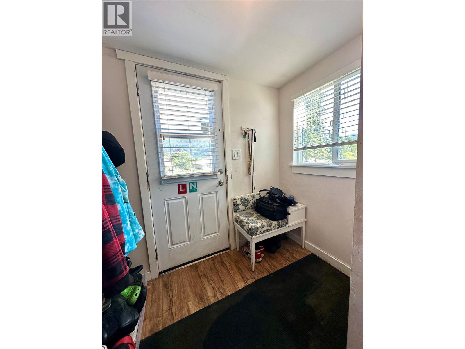 2508 Columbia Avenue, Castlegar, British Columbia  V1N 2X5 - Photo 8 - 10359885