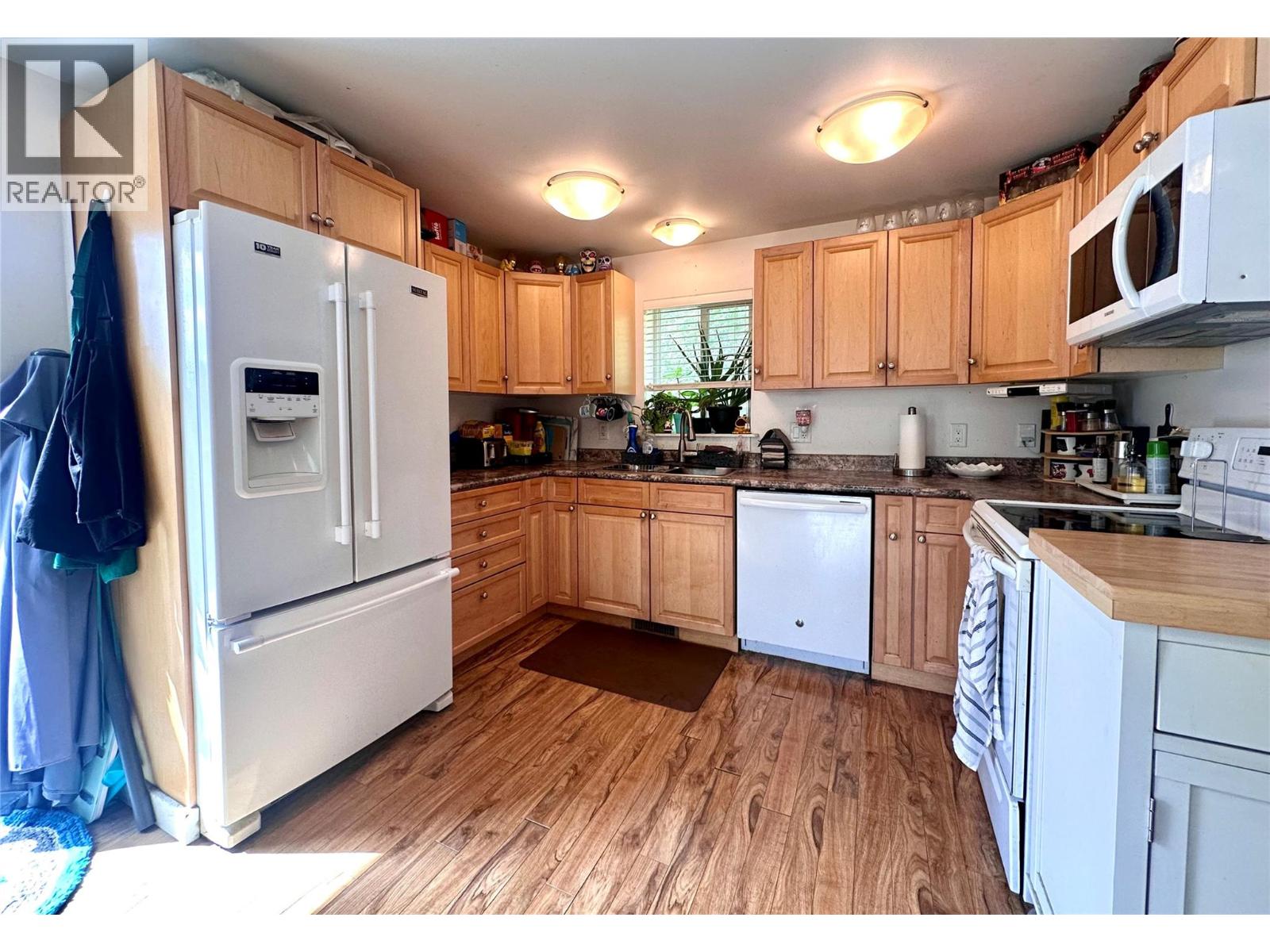 2508 Columbia Avenue, Castlegar, British Columbia  V1N 2X5 - Photo 10 - 10359885