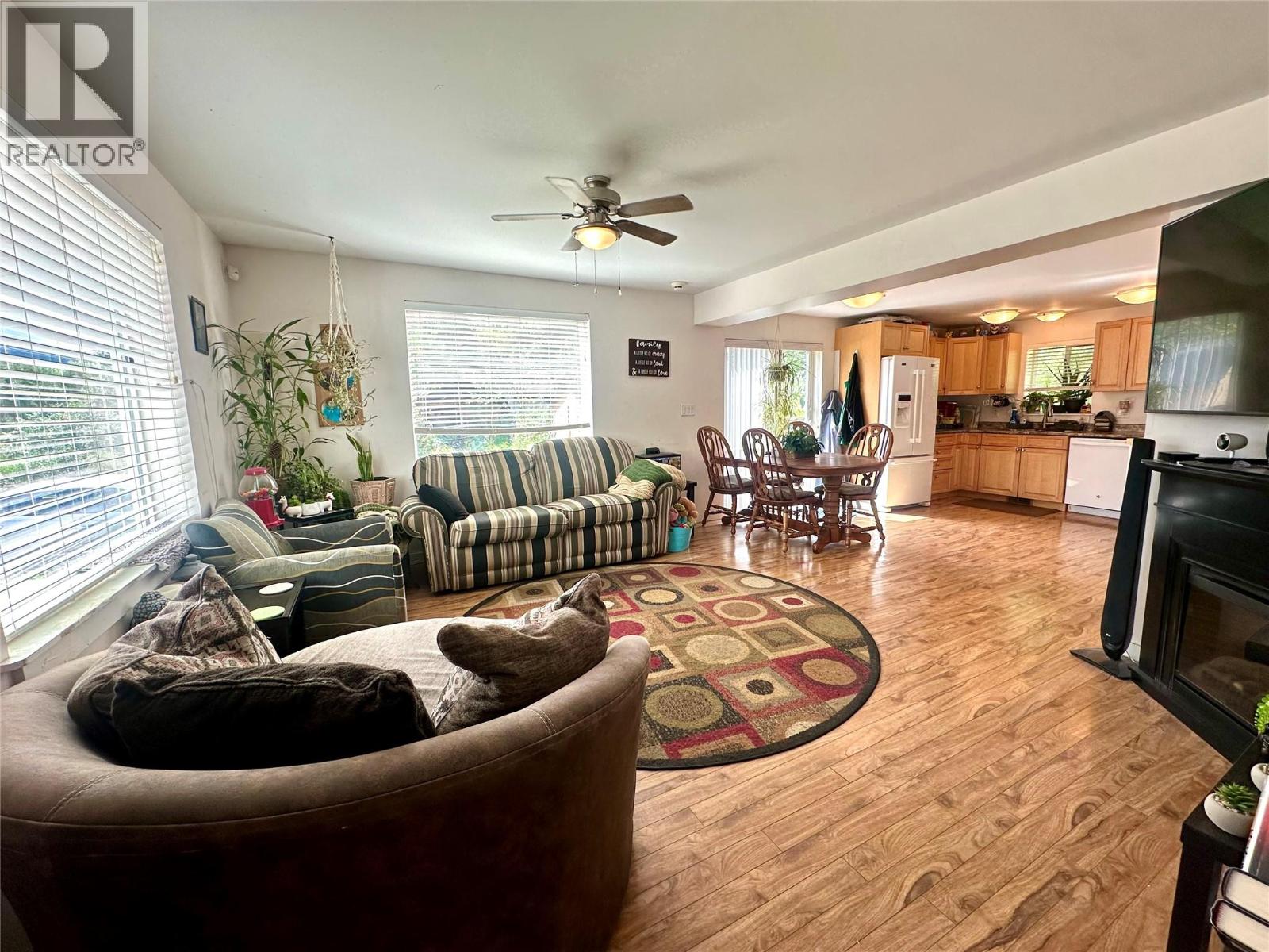 2508 Columbia Avenue, Castlegar, British Columbia  V1N 2X5 - Photo 4 - 10359885