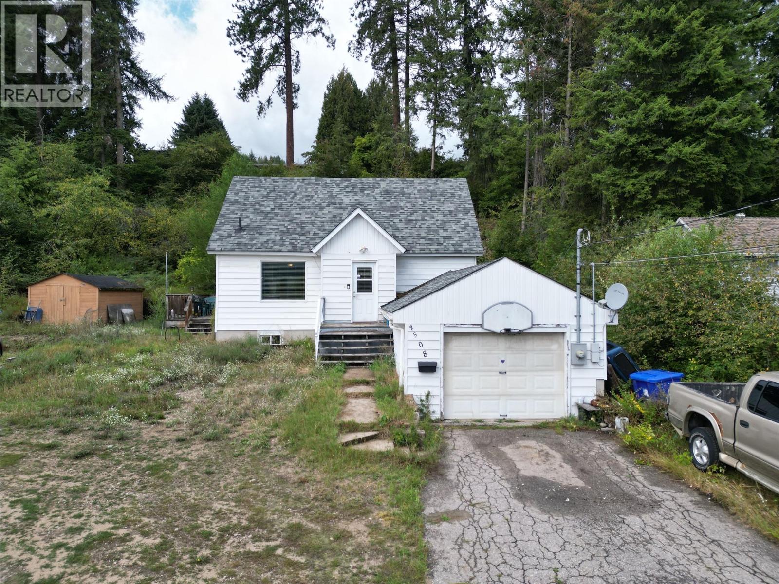 2508 Columbia Avenue, Castlegar, British Columbia  V1N 2X5 - Photo 32 - 10359885