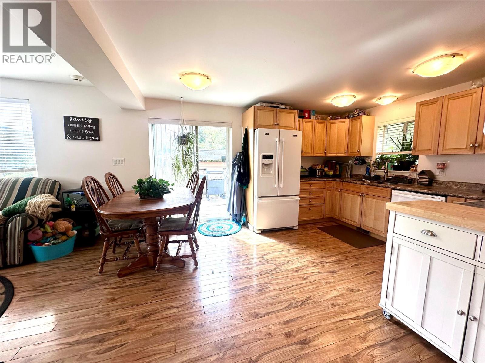 2508 Columbia Avenue, Castlegar, British Columbia  V1N 2X5 - Photo 9 - 10359885