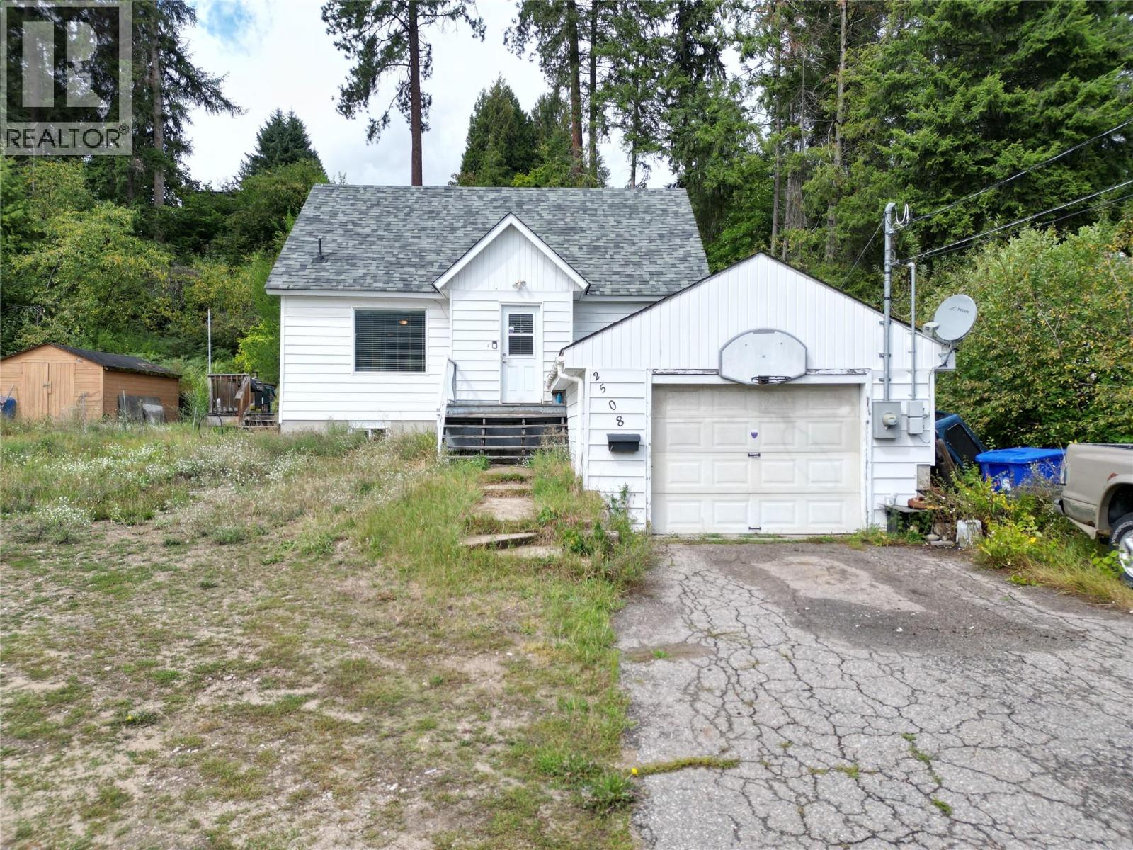 2508 Columbia Avenue, Castlegar, British Columbia  V1N 2X5 - Photo 2 - 10359885