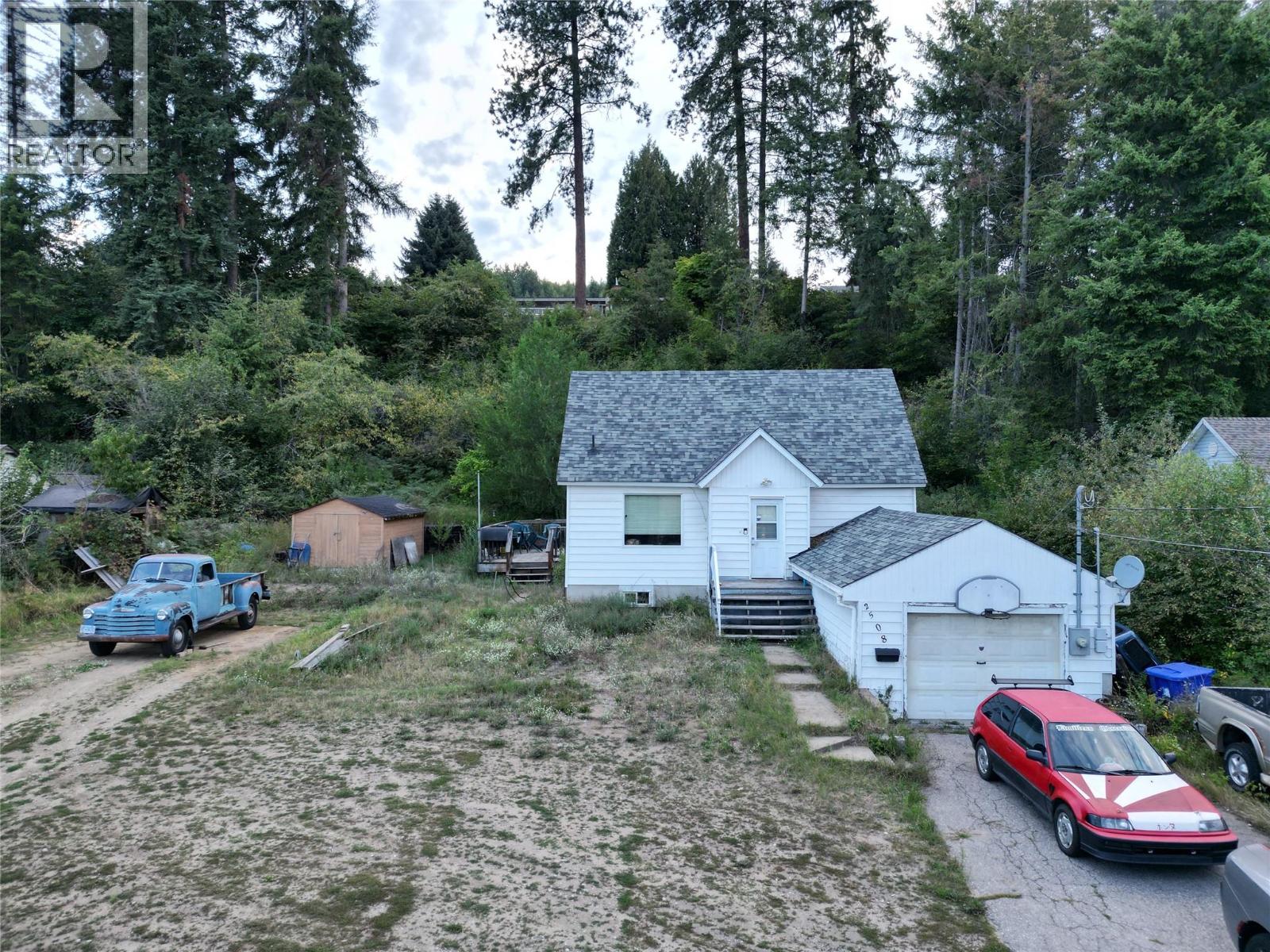 2508 Columbia Avenue, Castlegar, British Columbia  V1N 2X5 - Photo 3 - 10359885
