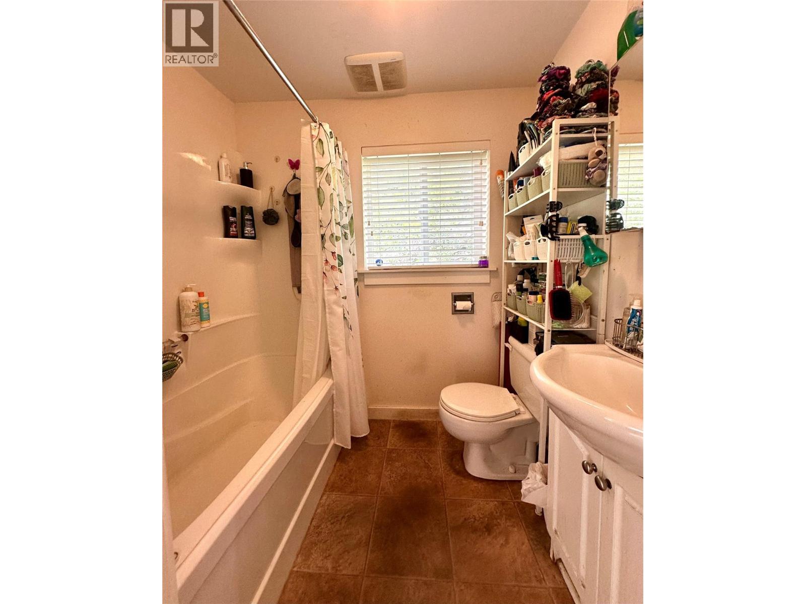 2508 Columbia Avenue, Castlegar, British Columbia  V1N 2X5 - Photo 12 - 10359885