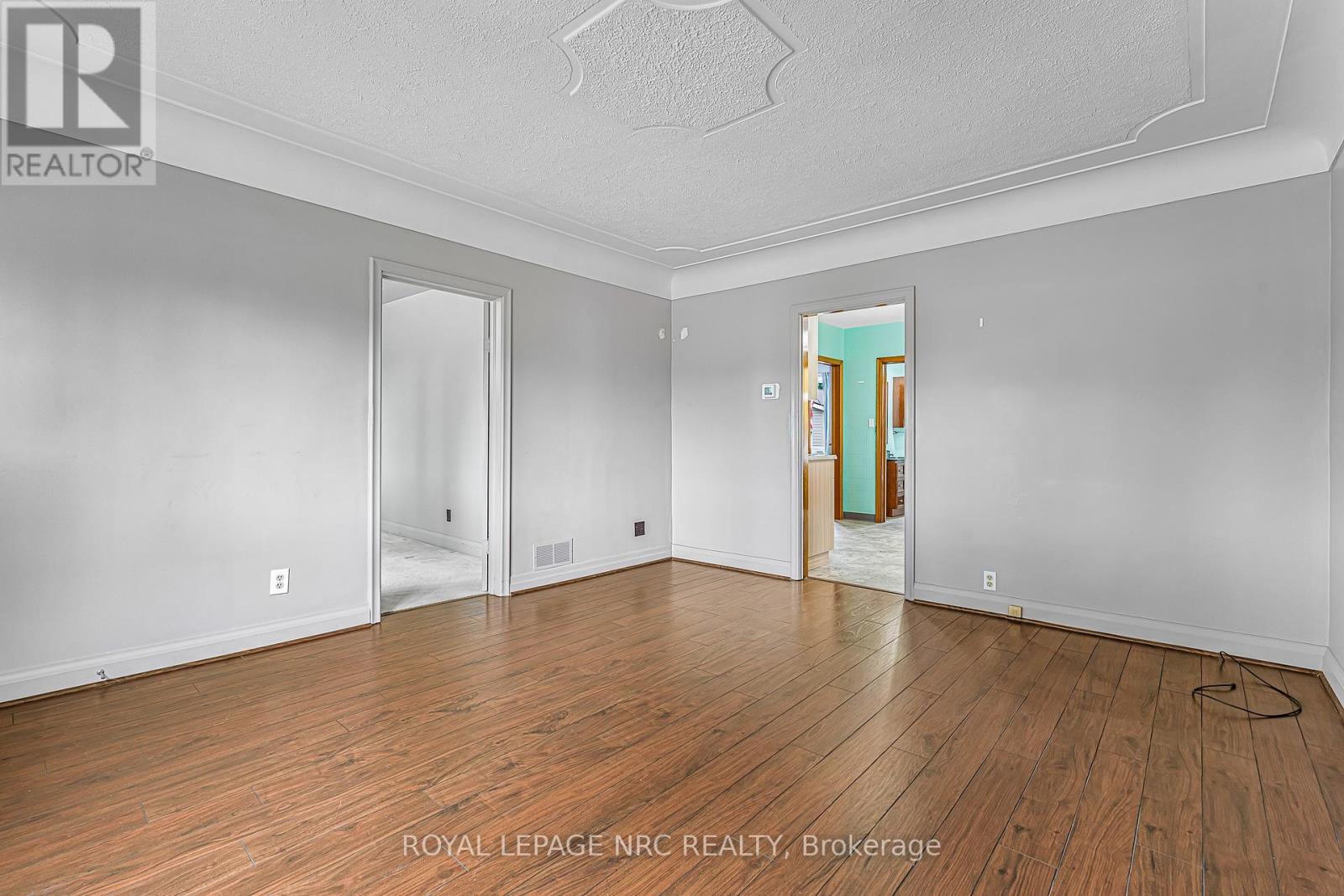 176 Camrose Avenue, Welland (Lincoln/crowland), Ontario  L3B 1K5 - Photo 15 - X12361615