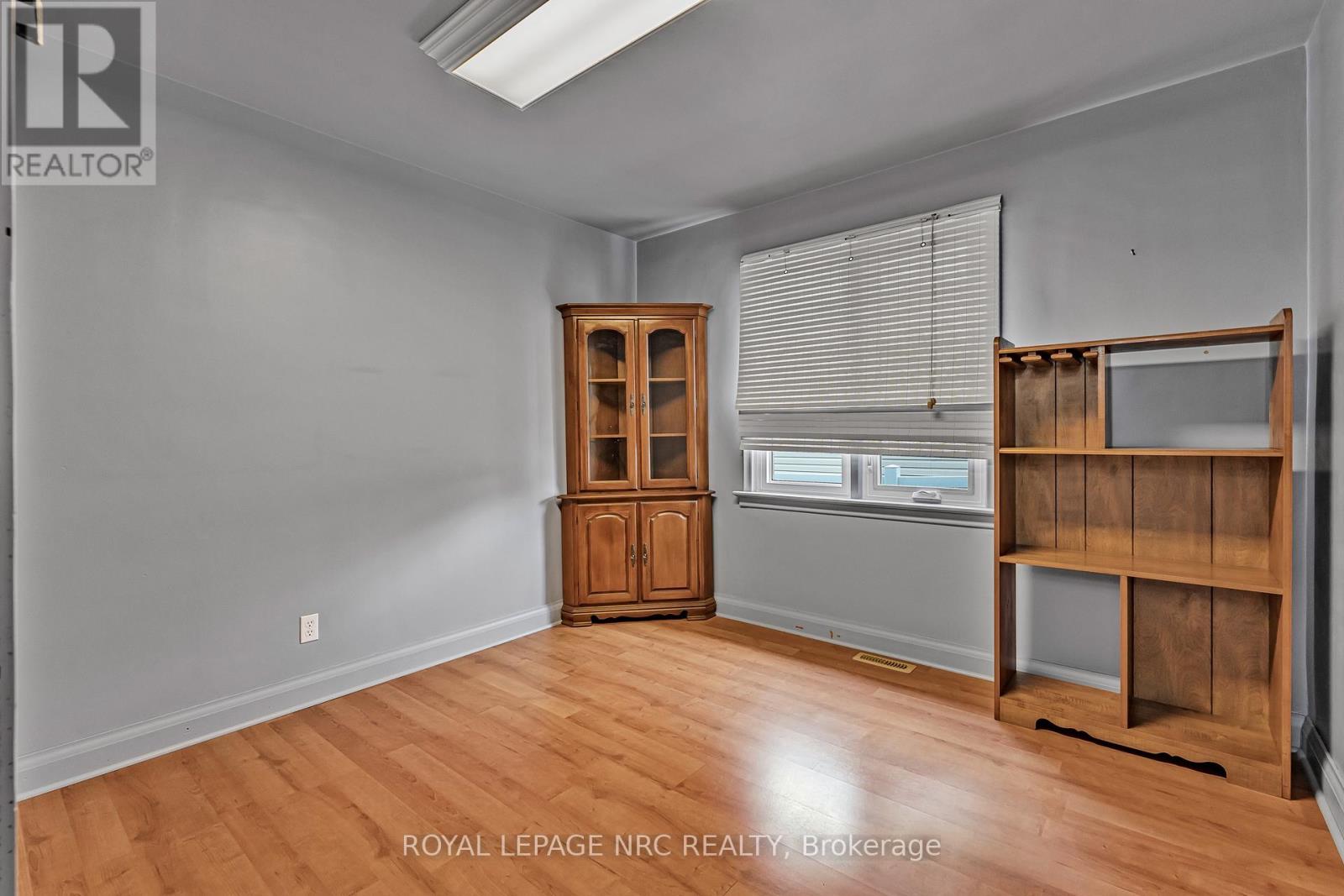 176 Camrose Avenue, Welland (Lincoln/crowland), Ontario  L3B 1K5 - Photo 20 - X12361615