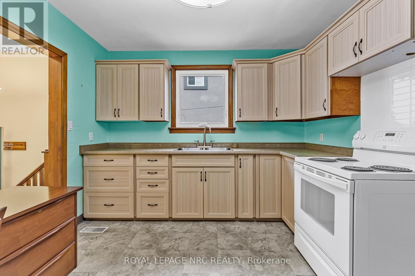 176 Camrose Avenue, Welland (Lincoln/crowland), Ontario  L3B 1K5 - Photo 24 - X12361615