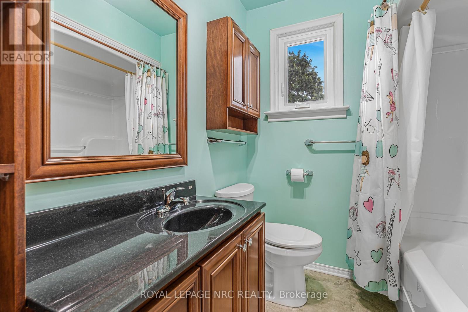 176 Camrose Avenue, Welland (Lincoln/crowland), Ontario  L3B 1K5 - Photo 27 - X12361615