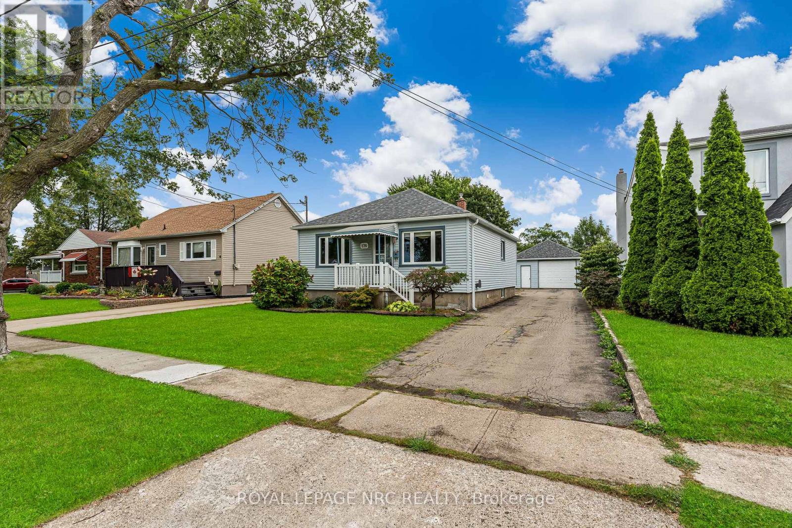 176 Camrose Avenue, Welland (Lincoln/crowland), Ontario  L3B 1K5 - Photo 3 - X12361615