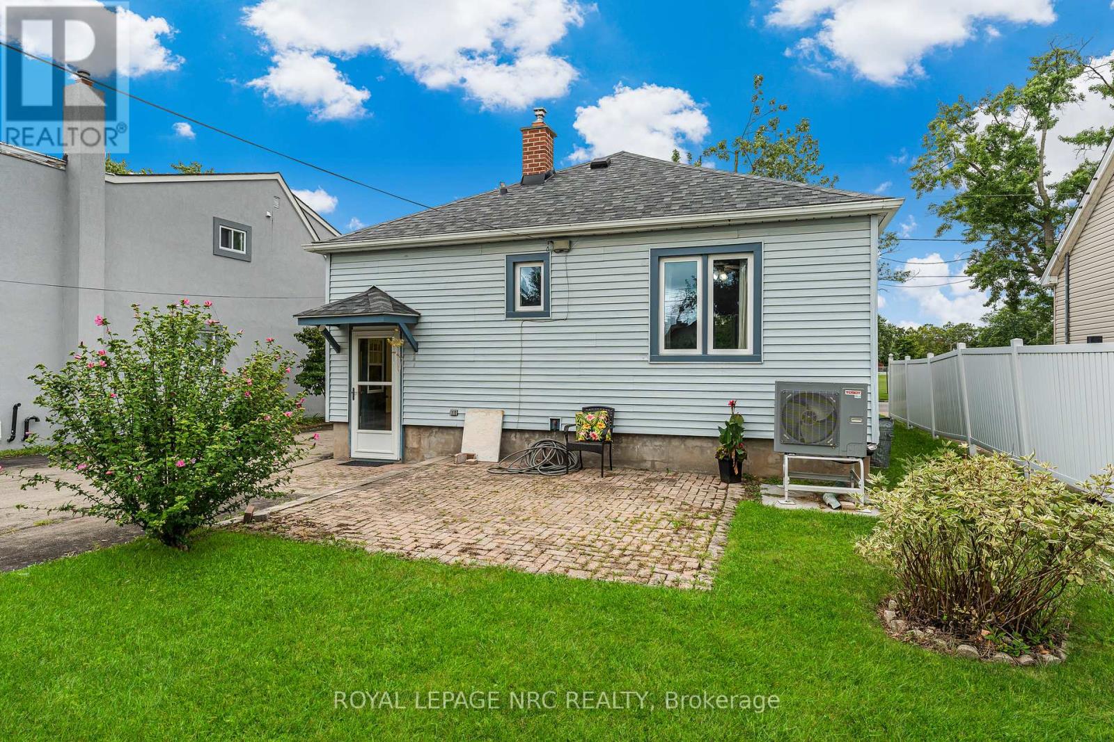 176 Camrose Avenue, Welland (Lincoln/crowland), Ontario  L3B 1K5 - Photo 6 - X12361615