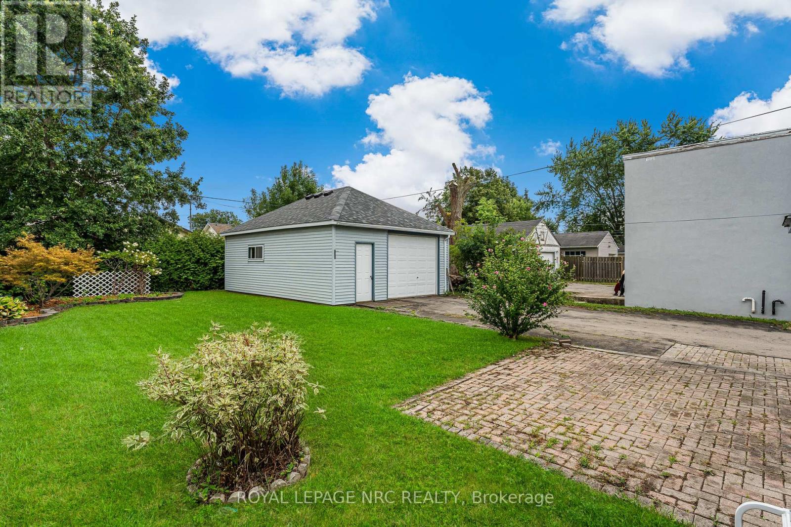 176 Camrose Avenue, Welland (Lincoln/crowland), Ontario  L3B 1K5 - Photo 7 - X12361615