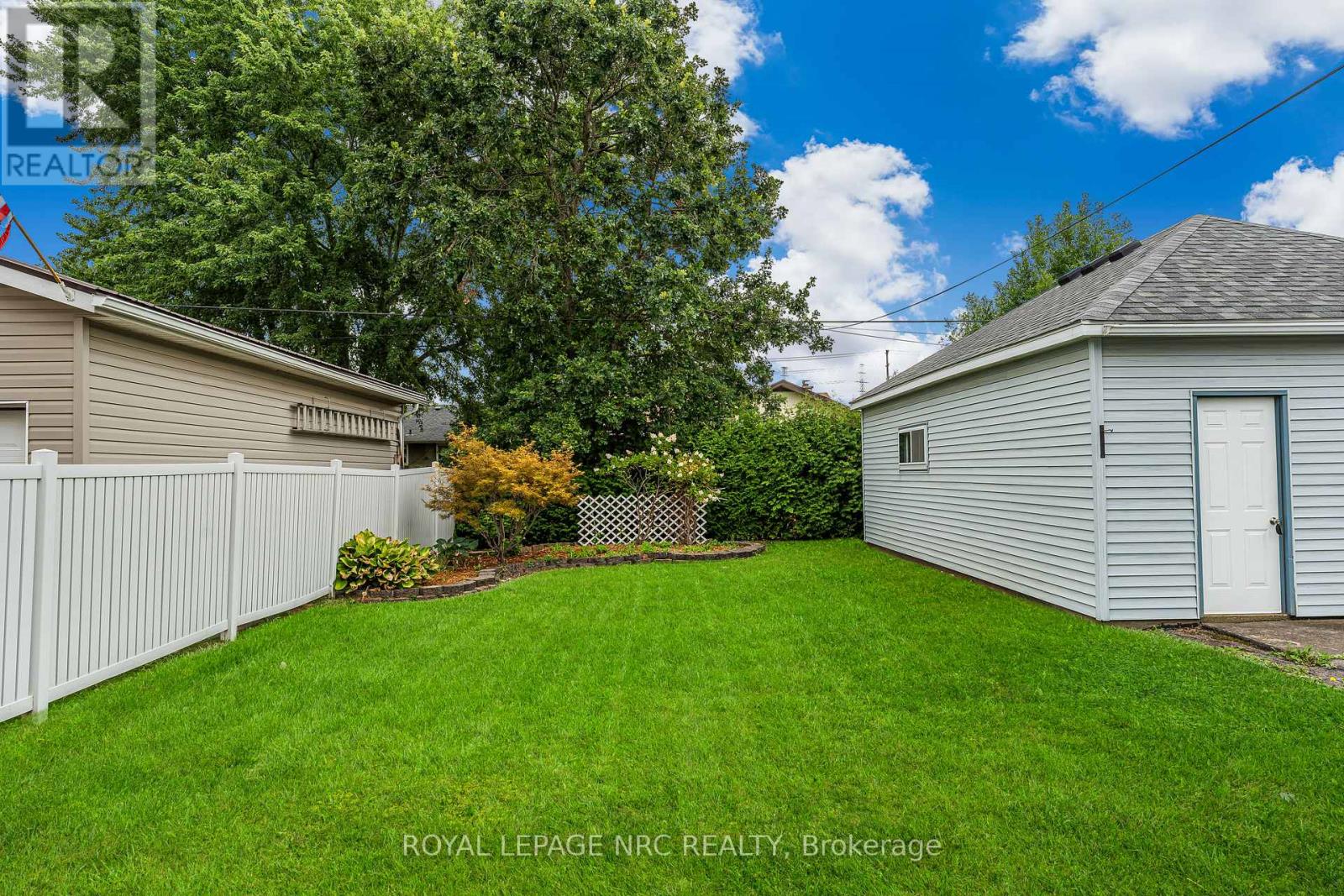 176 Camrose Avenue, Welland (Lincoln/crowland), Ontario  L3B 1K5 - Photo 8 - X12361615