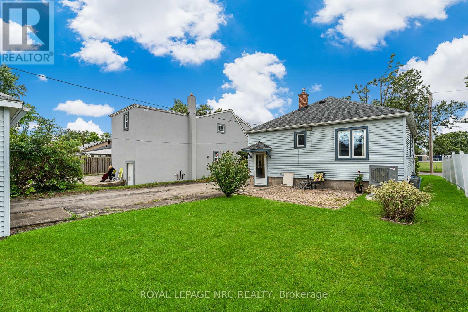 176 Camrose Avenue, Welland (Lincoln/crowland), Ontario  L3B 1K5 - Photo 9 - X12361615