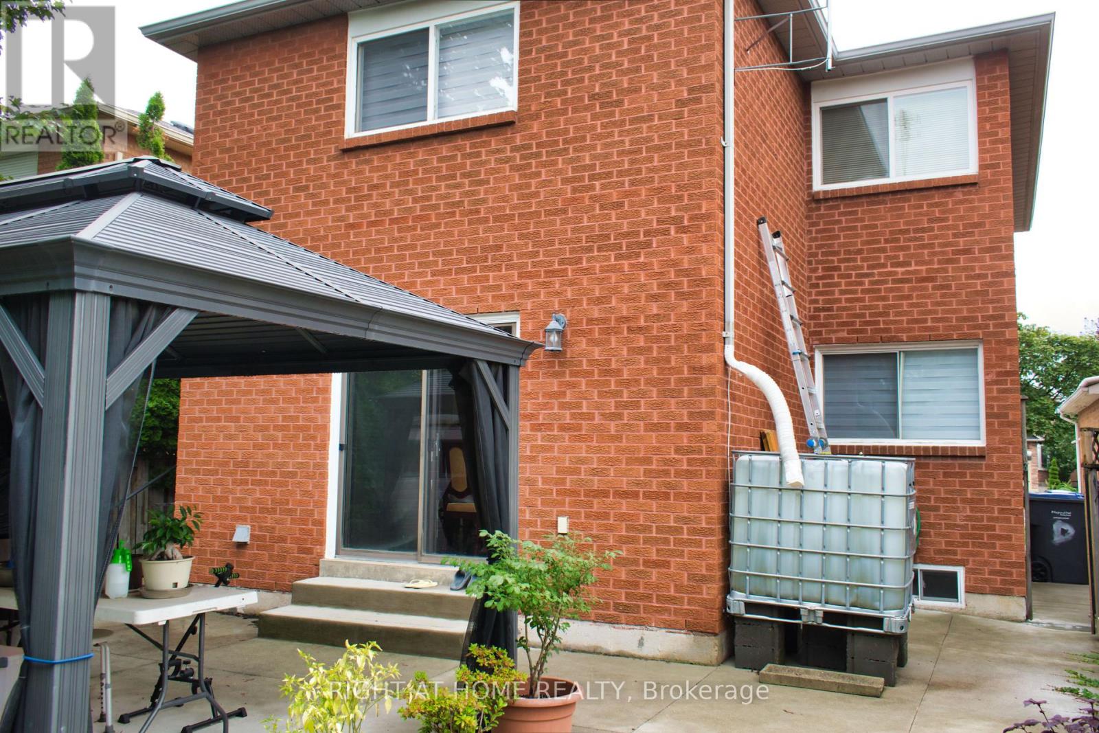 3310 Greenbelt Crescent, Mississauga (Lisgar), Ontario  L5N 5X1 - Photo 5 - W12355971