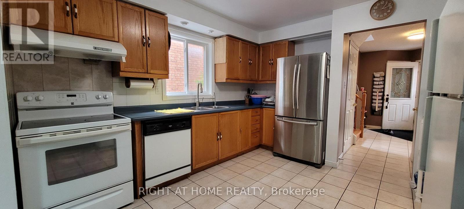3310 Greenbelt Crescent, Mississauga (Lisgar), Ontario  L5N 5X1 - Photo 12 - W12355971