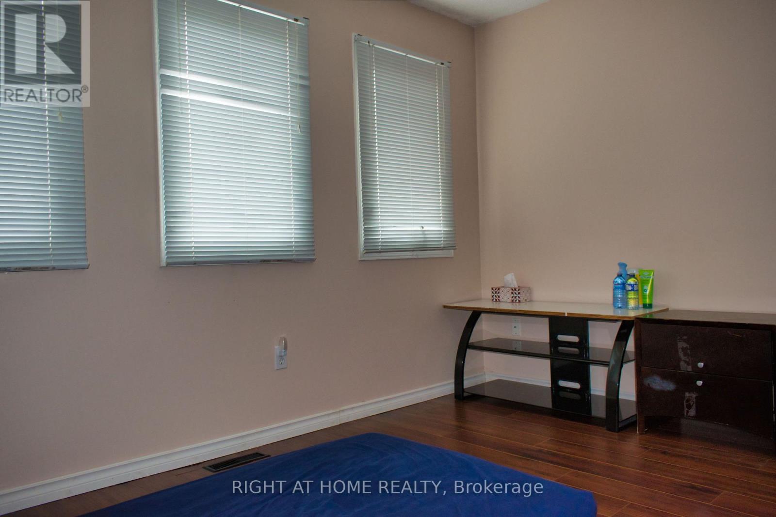 3310 Greenbelt Crescent, Mississauga (Lisgar), Ontario  L5N 5X1 - Photo 20 - W12355971