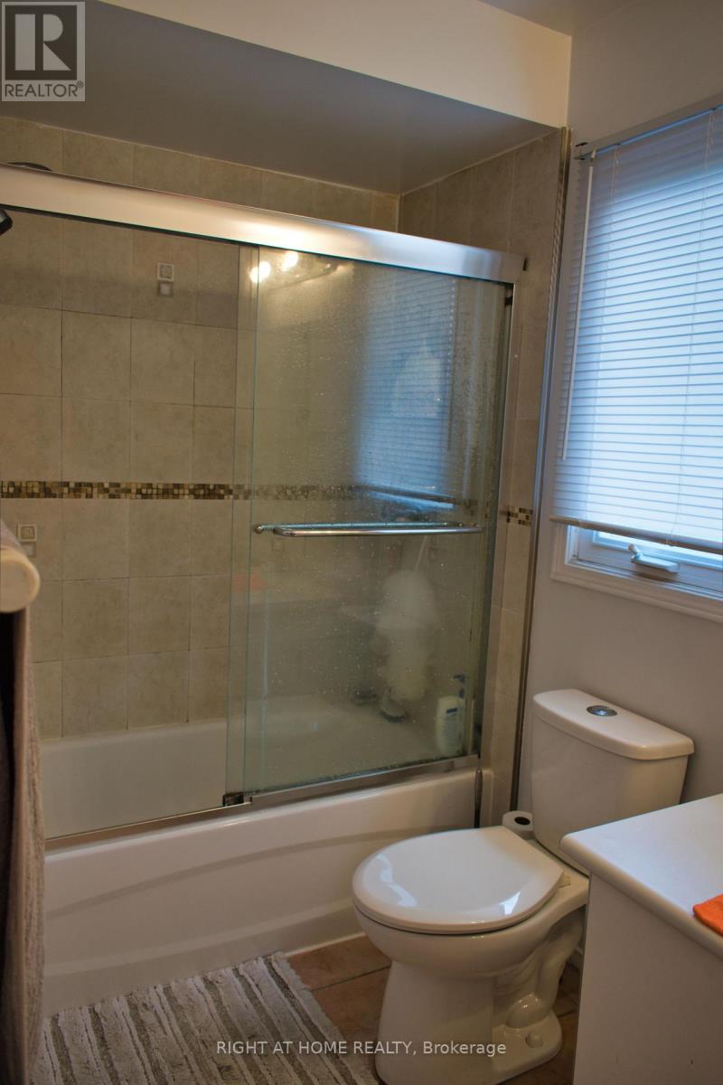 3310 Greenbelt Crescent, Mississauga (Lisgar), Ontario  L5N 5X1 - Photo 21 - W12355971