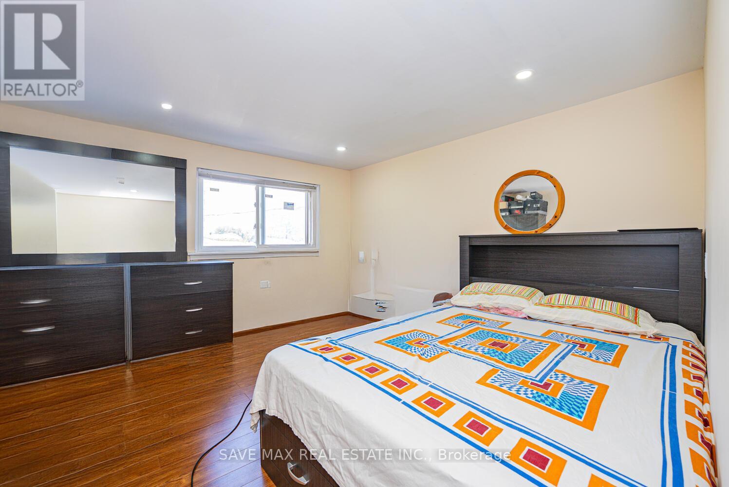 88 Cloverdale Drive, Brampton (Avondale), Ontario  L6T 2T8 - Photo 22 - W12358743
