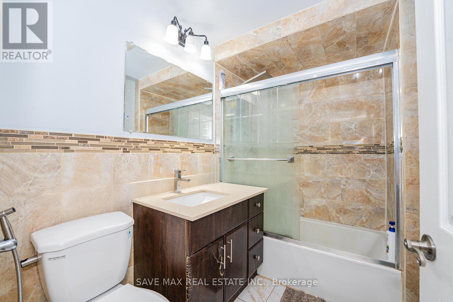 88 Cloverdale Drive, Brampton (Avondale), Ontario  L6T 2T8 - Photo 26 - W12358743