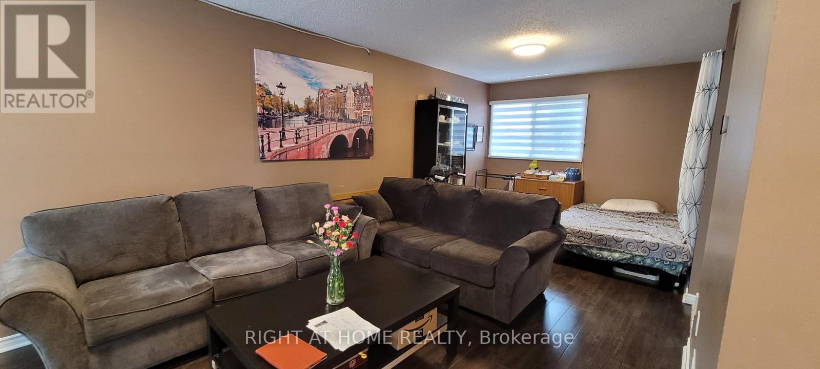 3310 Greenbelt Crescent, Mississauga (Lisgar), Ontario  L5N 5X1 - Photo 10 - W12355971