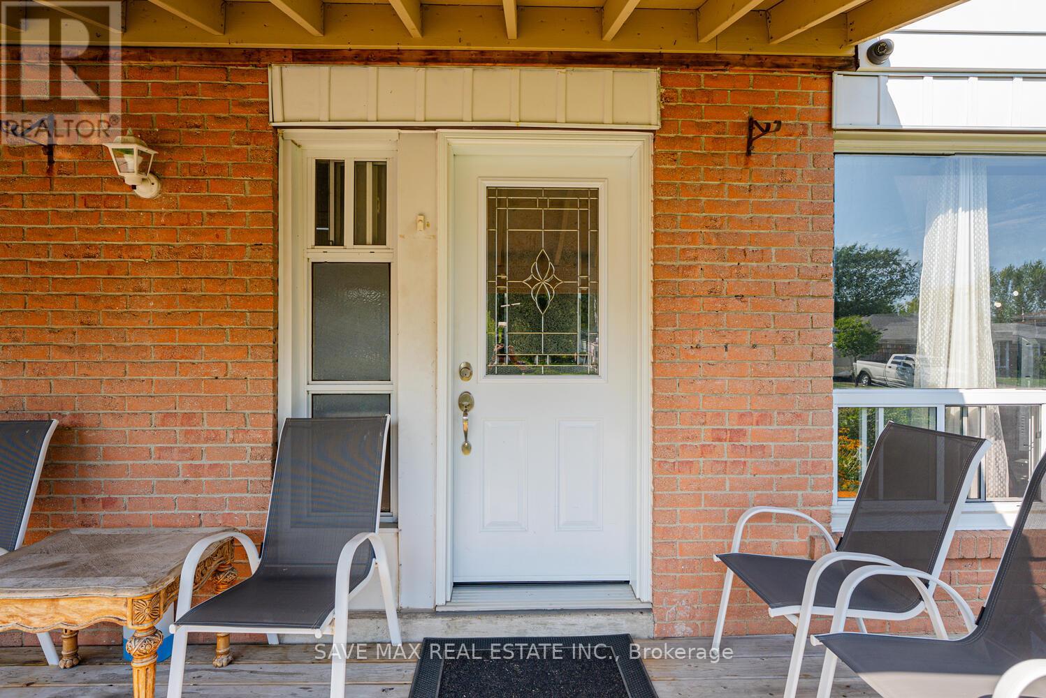 88 Cloverdale Drive, Brampton (Avondale), Ontario  L6T 2T8 - Photo 3 - W12358743