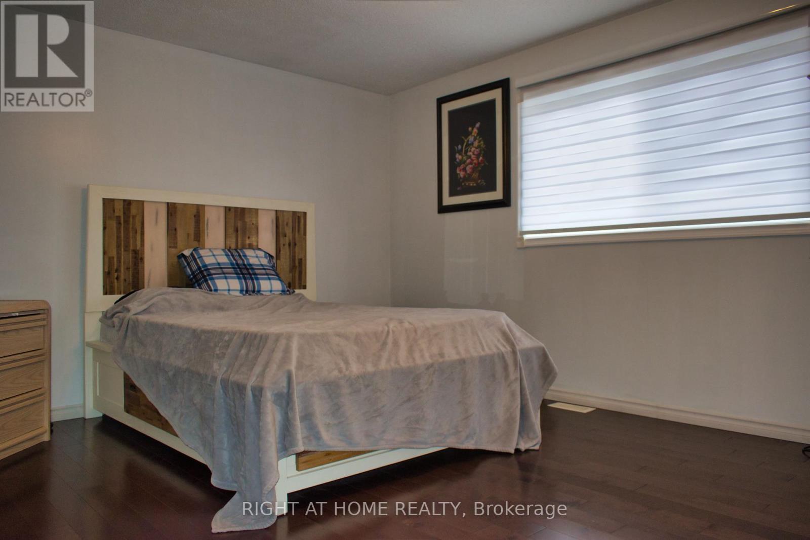 3310 Greenbelt Crescent, Mississauga (Lisgar), Ontario  L5N 5X1 - Photo 22 - W12355971
