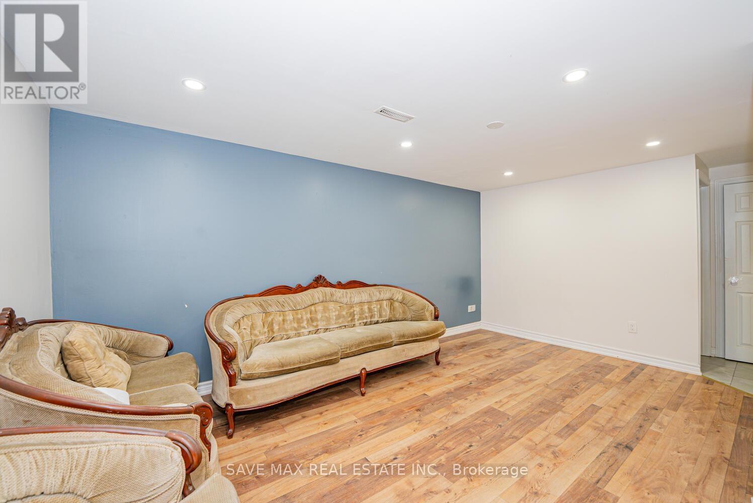 88 Cloverdale Drive, Brampton (Avondale), Ontario  L6T 2T8 - Photo 33 - W12358743