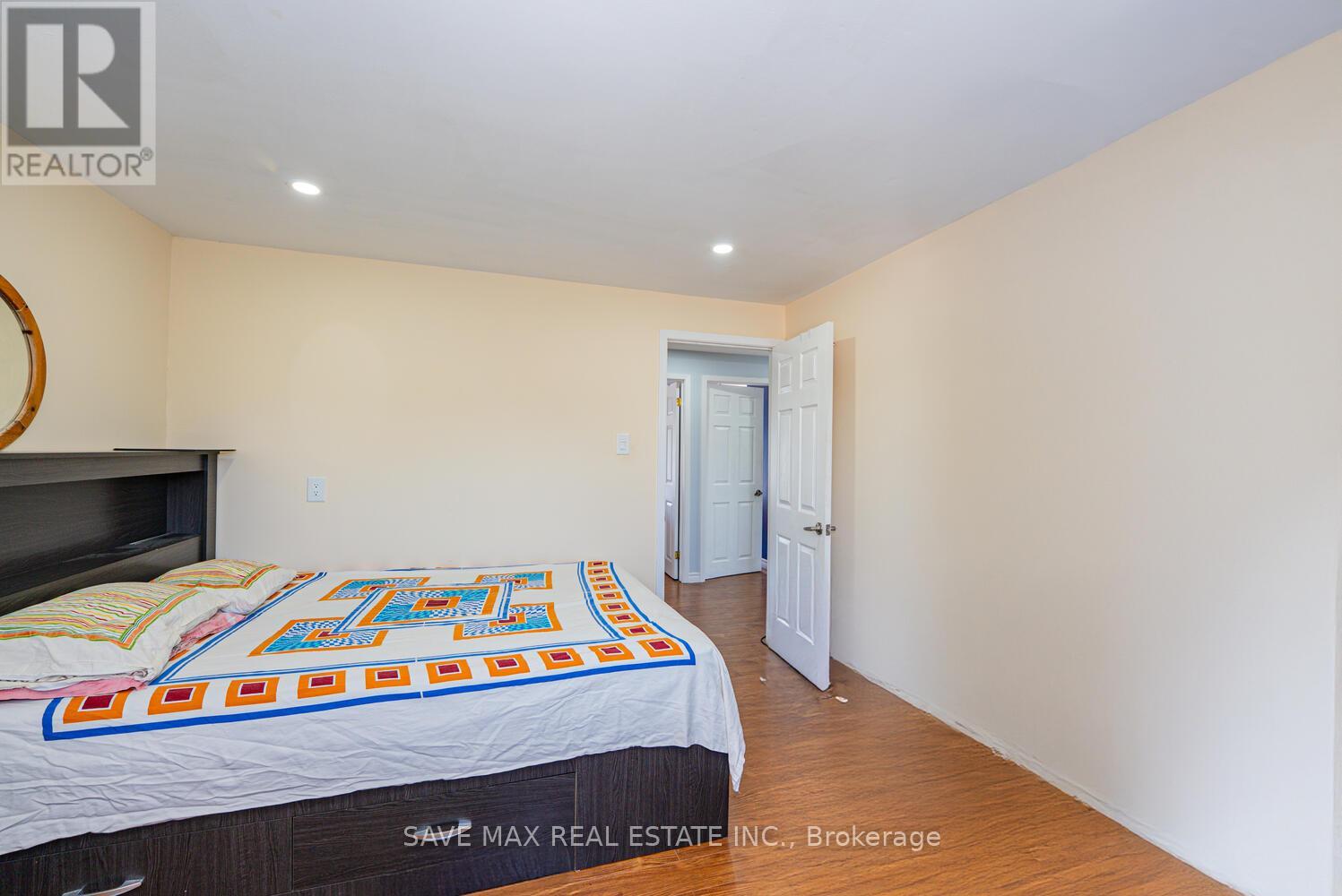 88 Cloverdale Drive, Brampton (Avondale), Ontario  L6T 2T8 - Photo 23 - W12358743