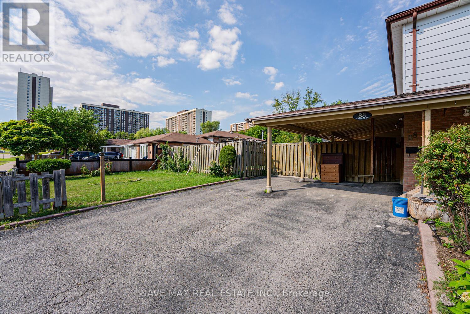 88 Cloverdale Drive, Brampton (Avondale), Ontario  L6T 2T8 - Photo 44 - W12358743