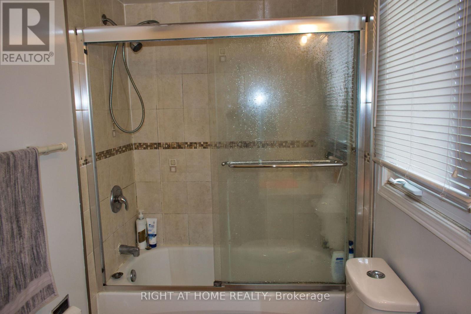3310 Greenbelt Crescent, Mississauga (Lisgar), Ontario  L5N 5X1 - Photo 23 - W12355971