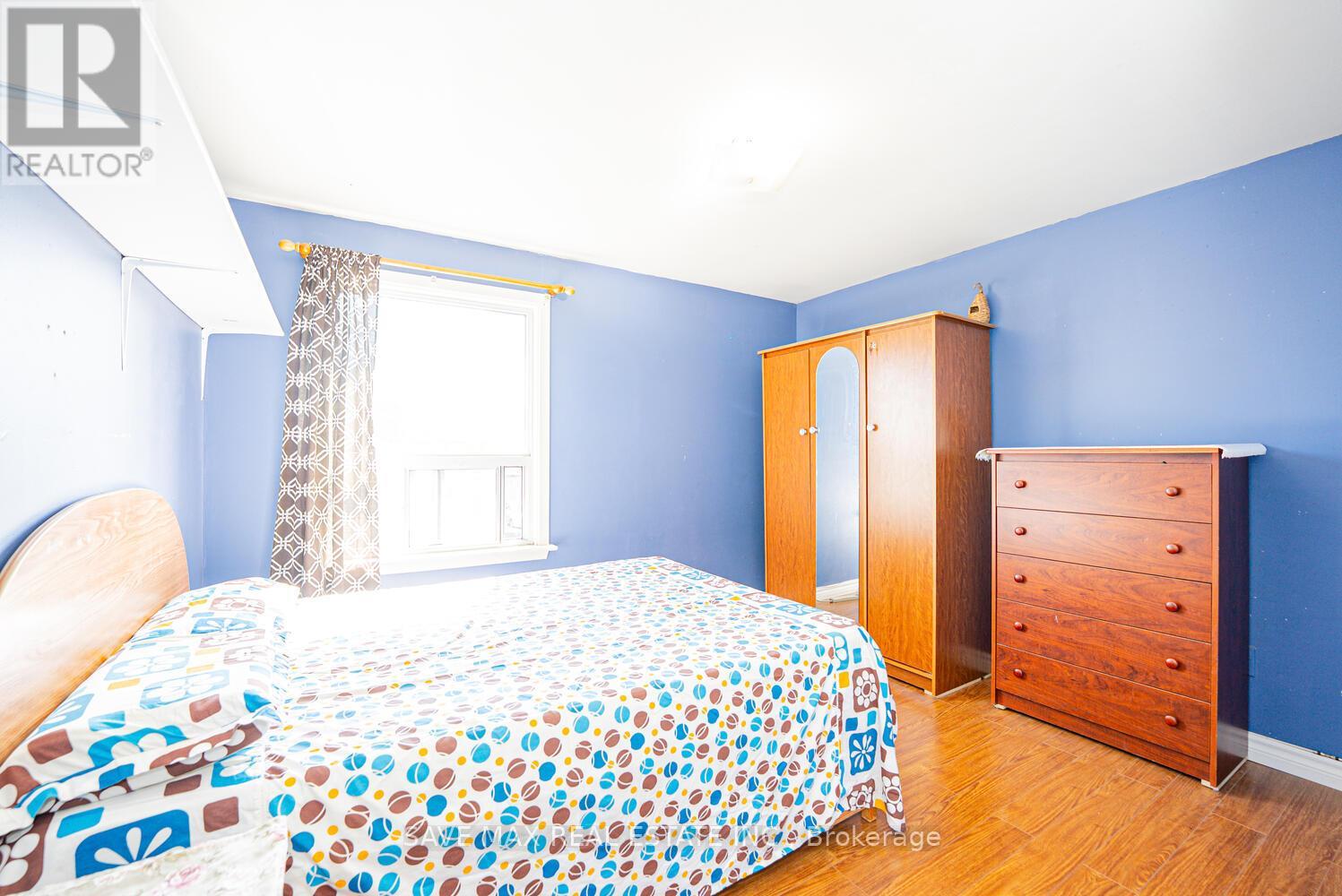 88 Cloverdale Drive, Brampton (Avondale), Ontario  L6T 2T8 - Photo 18 - W12358743