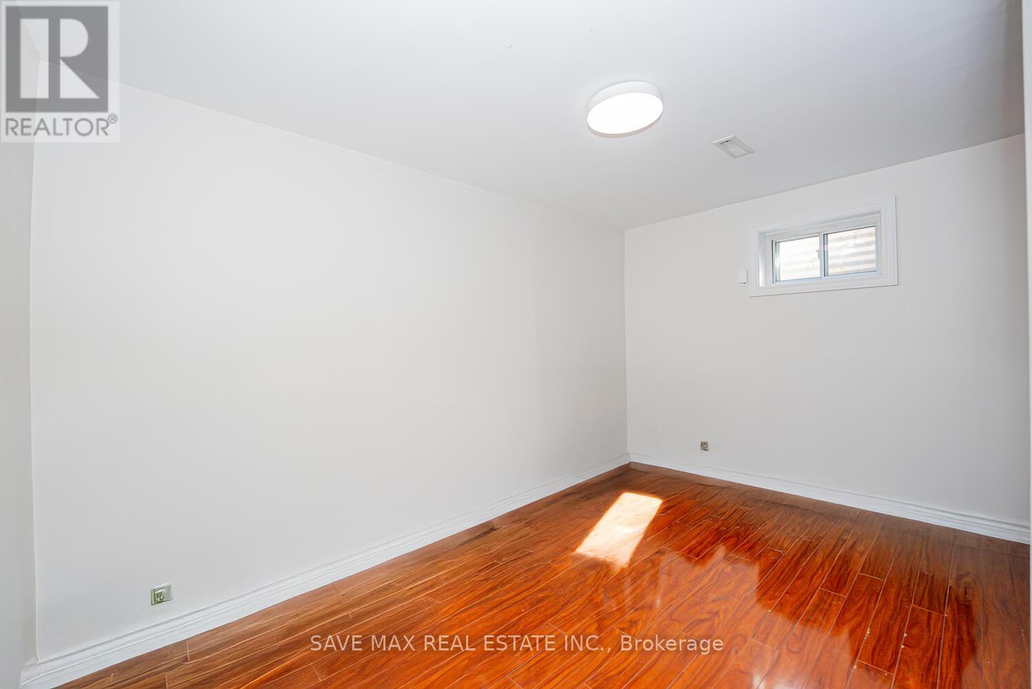 88 Cloverdale Drive, Brampton (Avondale), Ontario  L6T 2T8 - Photo 35 - W12358743